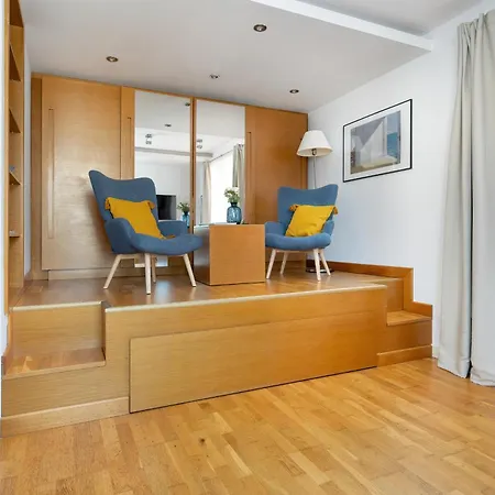 Beautiful Aleje Marcinkowskiego With Balcony By Renters Apartment